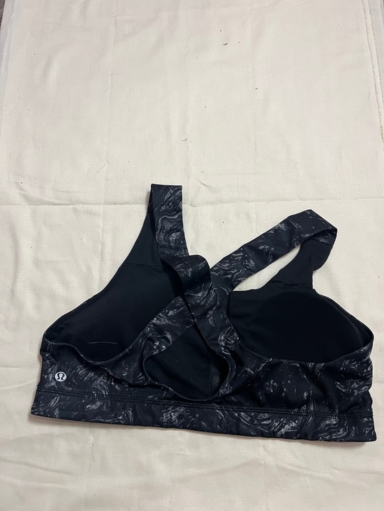 lululemon athletica Black Marble Scoopneck Crossback Sports Bra - Picture 2 of 3